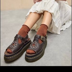 Brown Leather Sandals with Floral Cutout